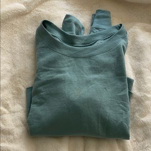 beautiful sea foam green cropped sweatshirt!!
